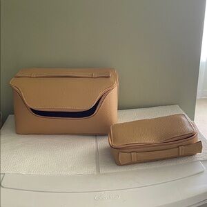 Preowned Women's Cosmetic 2 piece Bag Set
